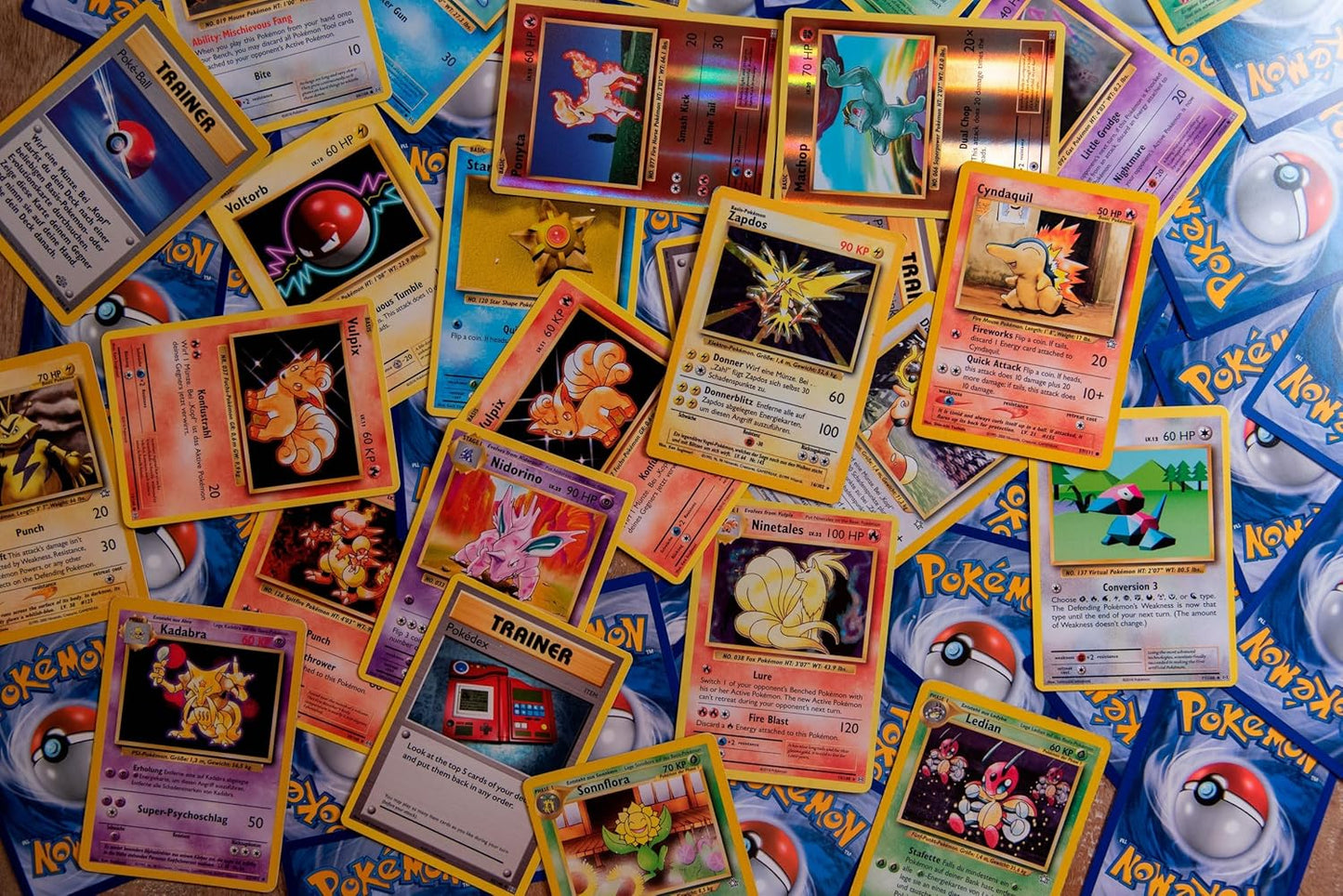 Pokemon TCG: 100 Assorted Card Lot C/UC/Holo/EX or V - LCC Deck Box Included